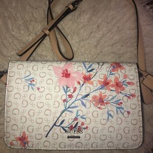 Guess shoulder strap purse